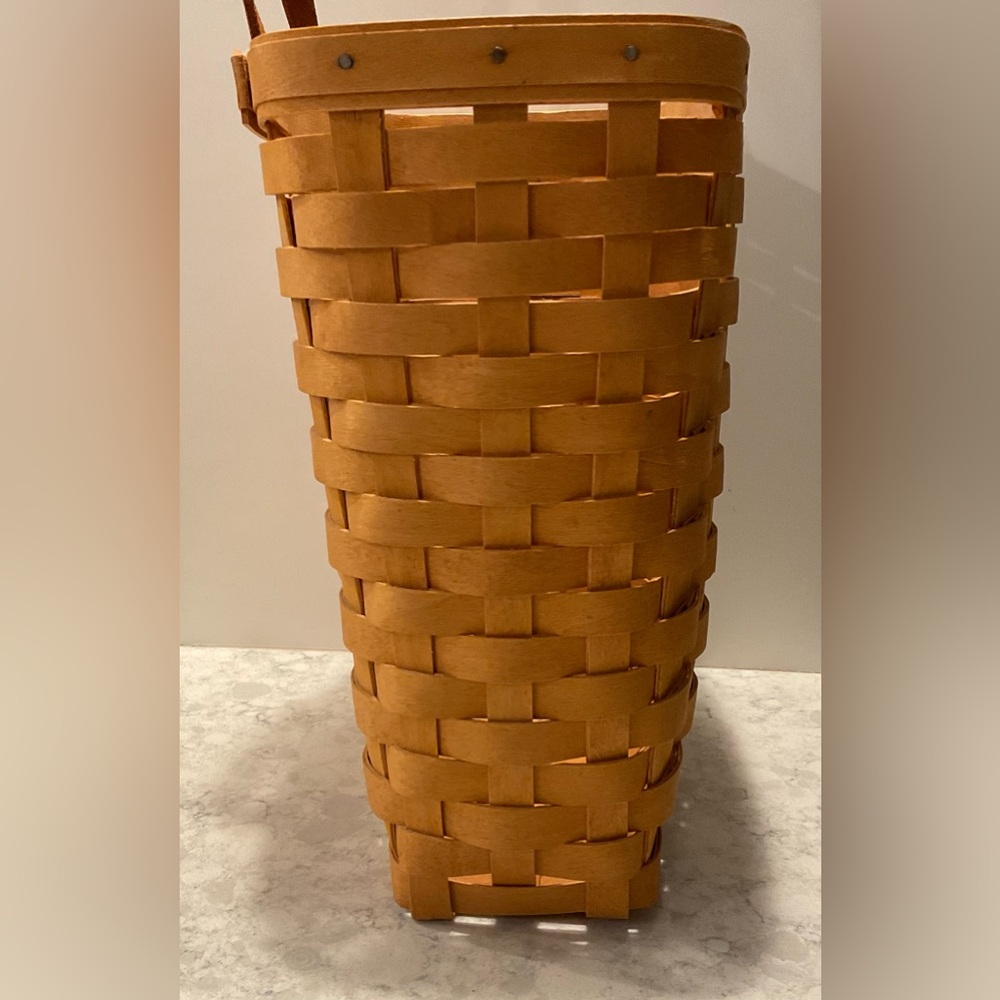 Vintage Longaberger Large Key Basket - Signed and Dated 1999 - Picture 3 of 16